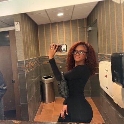 teydamani's profile picture. a woman stuck in her delusions