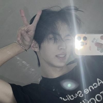 beomloved_'s profile picture. #keshi 🎧🐢🧸