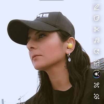 Hanife3441's profile picture. @eskişehiranadoluüniversitesi @fenerbahçe💛💙 
@kadınmeclisleri🌈
Kitap sever📘📗