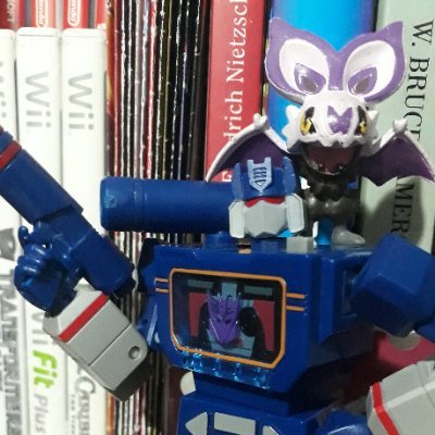 PinturilloLoco's profile picture. Cuenta SFW/Me gusta mucho el tiramisu/Fanático de muchas cosas, en especial Transformers.