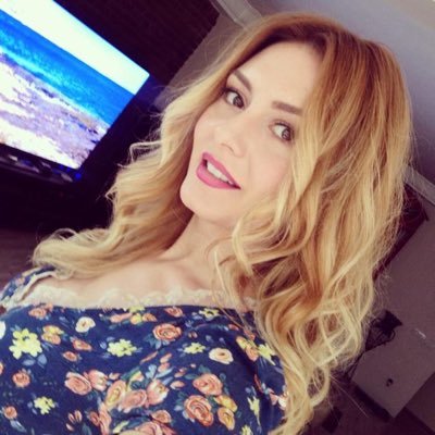 Androjen_woman's profile picture. Cinsiyet kalıplarını yıkan, stil ve mizahla hayatı kucaklayan androjen ruhlar. Ben sadece bir kadın değilim, ben her şeyim.