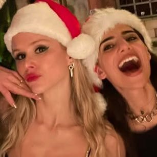 H0NEYM00NWALK's profile picture. aspiring author and screenwriter. multifandom fan account. i tweet in french & english.