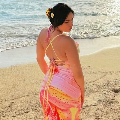 biscuit_roses's profile picture. @Twitch Streamer and Latina ♡ @coldfronthq member ♡ BiscuitRosesOfficial@gmail.com