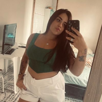 beatrizhar3011's profile picture. farmácia 👩🏻‍⚕️ • seja morada de coisas boas ❤️