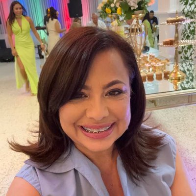 Astrinavarro's profile picture. Vallenata, educadora, emprendedora, estudiante, lectora. convencida de que lo comunitario puede transformar.