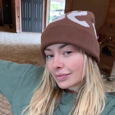 stellahayes977's profile picture. Be loyal at all time.