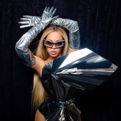 riccyxx's profile picture. 10 10 10’s across the board