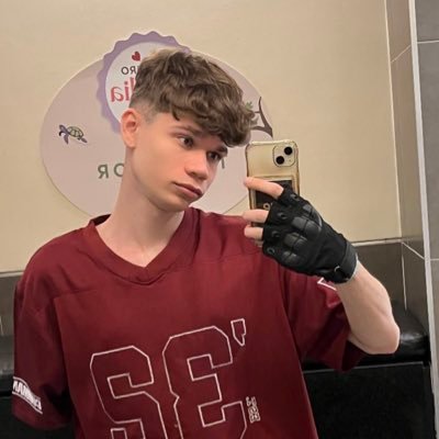 Yoomotive's profile picture. @arianagrande amo meu namorado