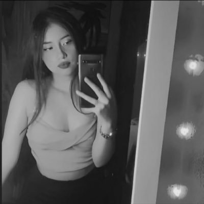 sarimyz's profile picture. Próxima Lic. en Aduanas y Comercio Internacional | Fan a muerte del frío y del chocolate | Ariana Grande mi pastora