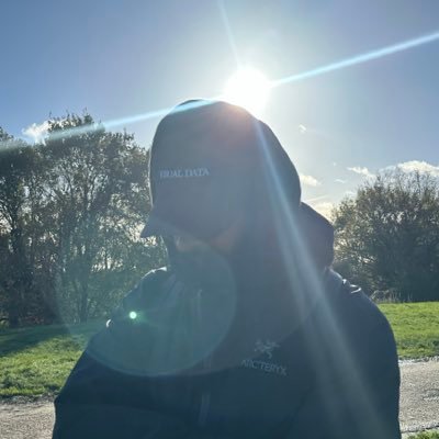 movingmetals_'s profile picture. 𝔓𝔯𝔬𝔡𝔲𝔠𝔱 𝔇𝔢𝔰𝔦𝔤𝔫𝔢𝔯 + ʟᴜᴅᴇɴ