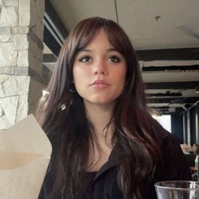 anghextech's profile picture. derecha @taylorswift13