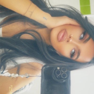 21sy___'s profile picture. 