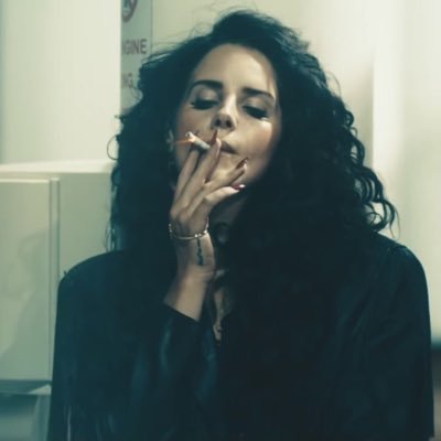 xoxobananass's profile picture. 🇧🇷🇱🇧 @esnupicore                                       lana’s version 💋