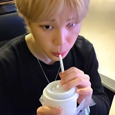 StillwithMochi's profile picture. OT7 💜 JIMIN BIAS 🐥
Shippers, solos, and kpoppies aren't wanted or welcome. 🖕