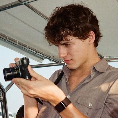 damlicia's profile picture. a juventude é uma banda numa propaganda de refrigerantes