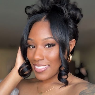 shaysunshyne's profile picture. Mystic, Sage & Your Fav Queen of Wands 🐦‍🔥✨