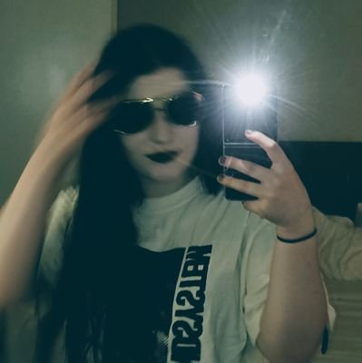 xianzombvampyre's profile picture. 🛸  they/them | 20