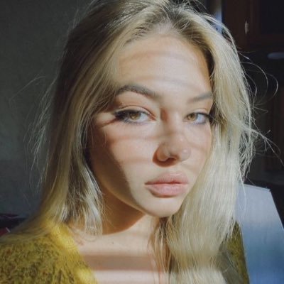 hqlesfaves's profile picture. totally normal fangirl