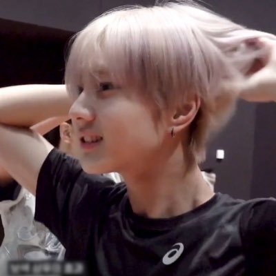 na9oz's profile picture. 사랑이란 꽃말처럼 너만이 날 가득 채워