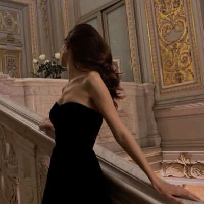 elegntbrunette's profile picture. 𝑖 𝑎𝑚 𝑖𝑛 𝑎 𝑞𝑢𝑖𝑒𝑡 𝑤𝑎𝑦 𝑏𝑙𝑜𝑜𝑚𝑖𝑛𝑔 𓇢𓆸