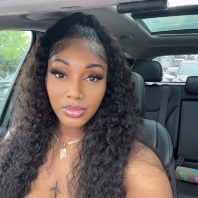 fluffyyyyqueen's profile picture. 