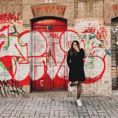 zel_cabrera's profile picture. «Soy, la perra del Hortelano. Un corazón asilvestrado y algún pecado no confesado» _Como pesa el silencio de los muertos_ es mi primera novela.  🍎🍎