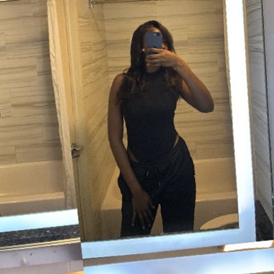 Fantizzy's profile picture. ❤️‍🩹