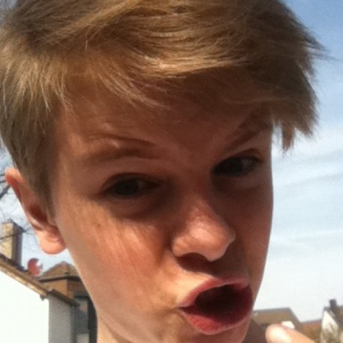 BoyGagamoritz's profile picture. This is the ofiziele twitter padge of boy gaga     the next album of boy gaga is on the 13.10.2013 online    boy gaga loves elle fanning