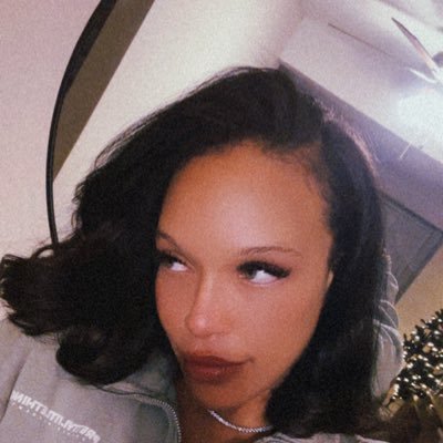 soprettycourt_'s profile picture. the price is going up 💵💶