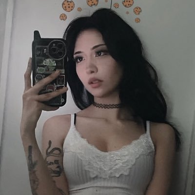 sisterofsiIk's profile picture. 