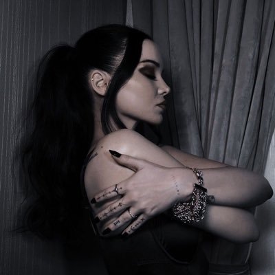 H0LYSIR3N's profile picture. Your obsessive stalker girlfriend. || @StalkingSlayer’s target practice || Extremely selective.