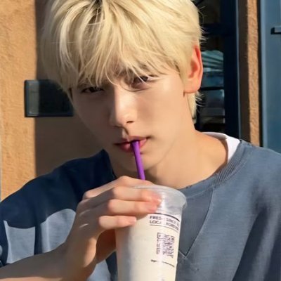 akiii_txt's profile picture. dpriv : @hwangcho0n_