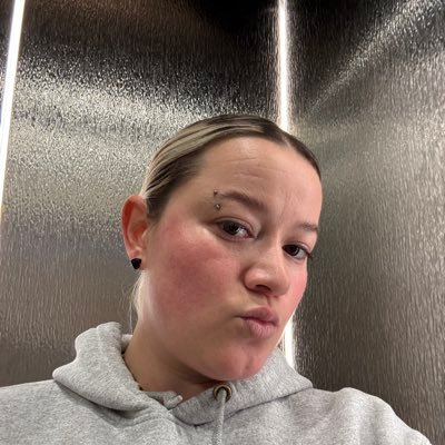 torihoffman15's profile picture. (she/they) persisting 💗