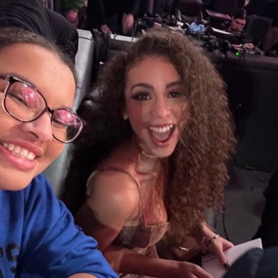 kenziejolynn's profile picture. #chiefskingdom ❤️💛 | swiftie | wrestling | 🇺🇸