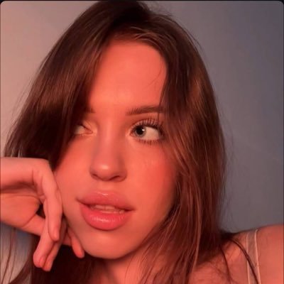 daphne_kyraa's profile picture. Step up if you can handle me