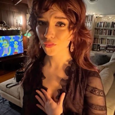 cestpaslemien's profile picture. 🤙🏾 🧼🍵 yeah it’s dark out here, you better believe it 🌘 • @babydollhearted