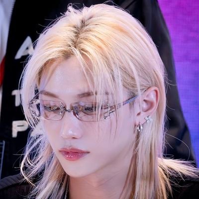 iyongbu2's profile picture. all for Felix💙
pixies