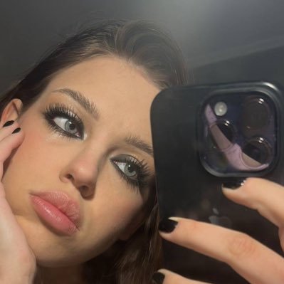 alexandra_aikox's profile picture. Inbox open for the daring 😏