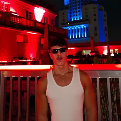 ricrlho's profile picture. 