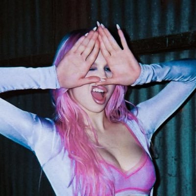 gimmelovenow's profile picture. if you’re here i probably made you mad