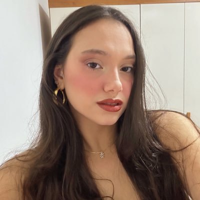 ajotamnl's profile picture. do rio que tudo arrasta se diz que é violento, mas ninguém diz violenta às margens que o comprimem   ☭