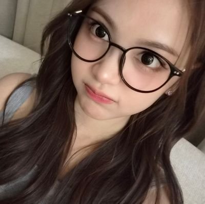 Caumenita's profile picture. Sunshine darling @ofHeartsClub, the chicster in La Revista.