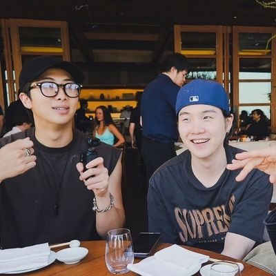 prati091104's profile picture. If my wings could fly, 
Piercing through the air that's getting heavier