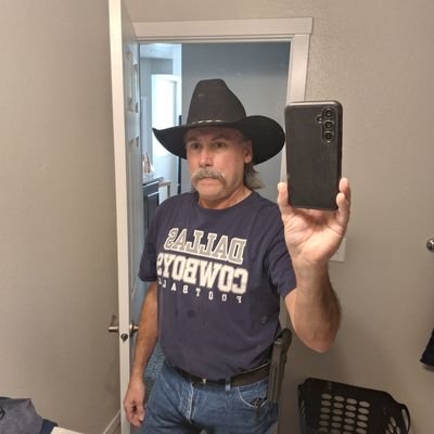 c5c5e56f242b43d's profile picture. 