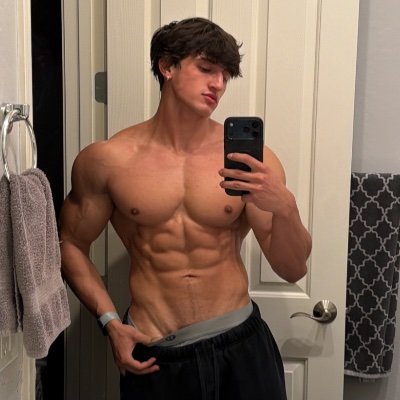 hunterlovesgym's profile picture. 