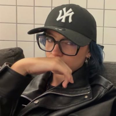 confusoay's profile picture. Mutluluk neymiş?