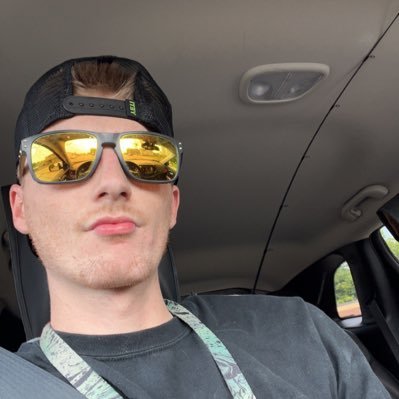 utzka_logan's profile picture. sc: lutzka1999 insta lutzka1999