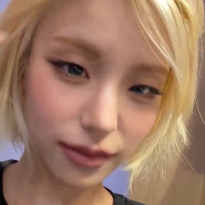 yejisoob's profile picture. time and relative dimension in space