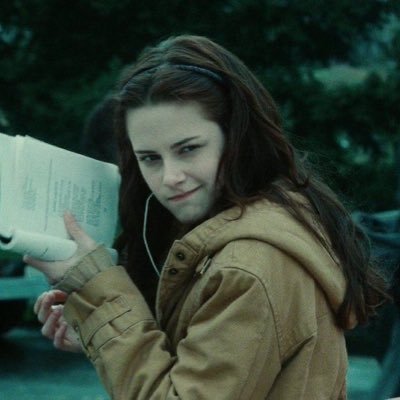 readwiththemoon's profile picture. muitos livros e desabafos