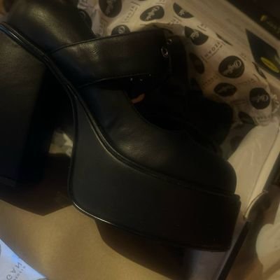 Katsheelslut's profile picture. Owned by the cutest, nicest Queen 
@PUPPYGlRLY
 who has the voice of an angel. You should send her all your cash, she deserves it! 🤭